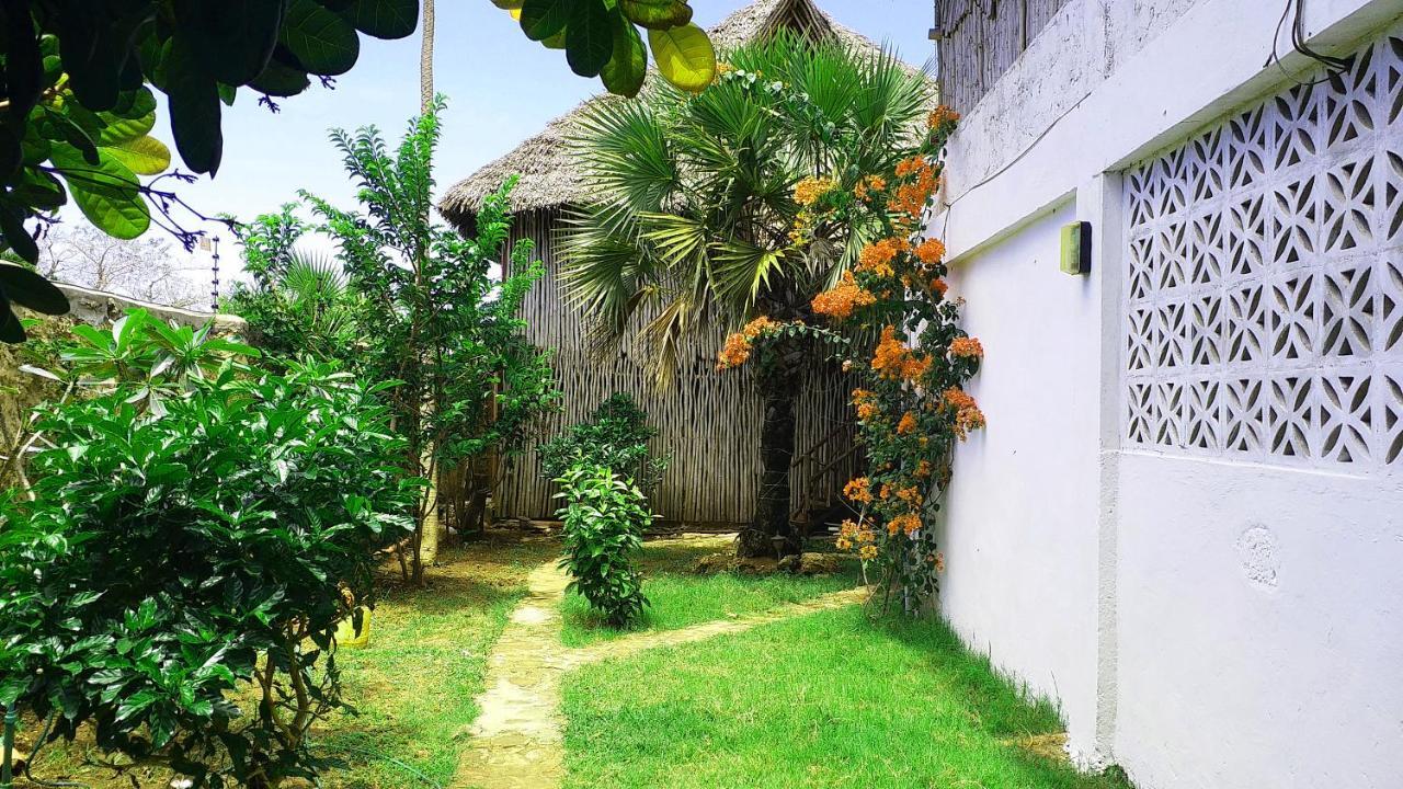 Diani Hostel 디아니 해변 외부 사진